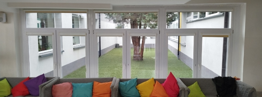 folie bezpieczne zabezpieczenie szyb przed rozbiciem w szkole lub przedszkolu